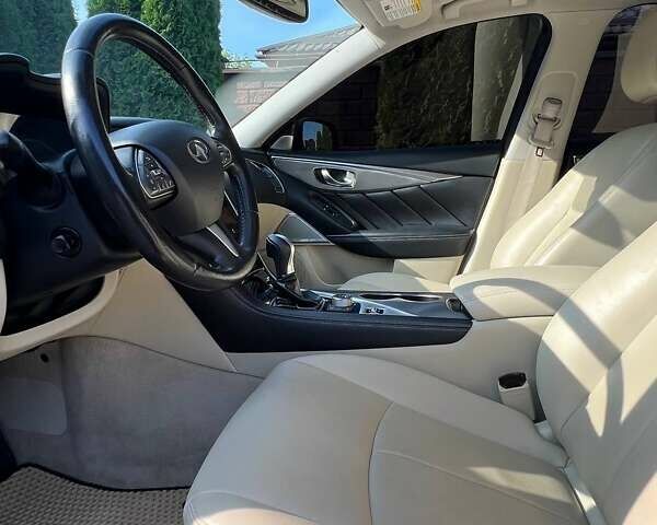 Чорний Інфініті Q50, об'ємом двигуна 3 л та пробігом 157 тис. км за 12500 $, фото 12 на Automoto.ua