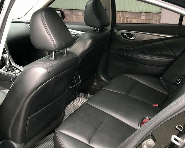 Чорний Інфініті Q50, об'ємом двигуна 3 л та пробігом 144 тис. км за 15350 $, фото 8 на Automoto.ua