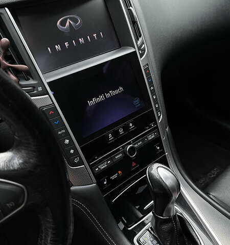 Черный Инфинити Q50, объемом двигателя 1.99 л и пробегом 150 тыс. км за 11499 $, фото 6 на Automoto.ua