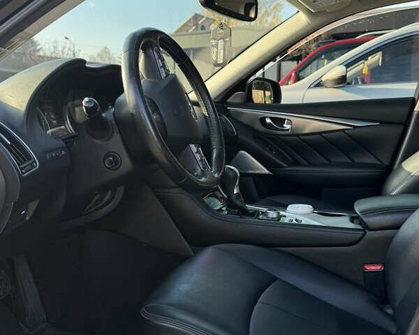 Черный Инфинити Q50, объемом двигателя 3 л и пробегом 175 тыс. км за 13700 $, фото 12 на Automoto.ua