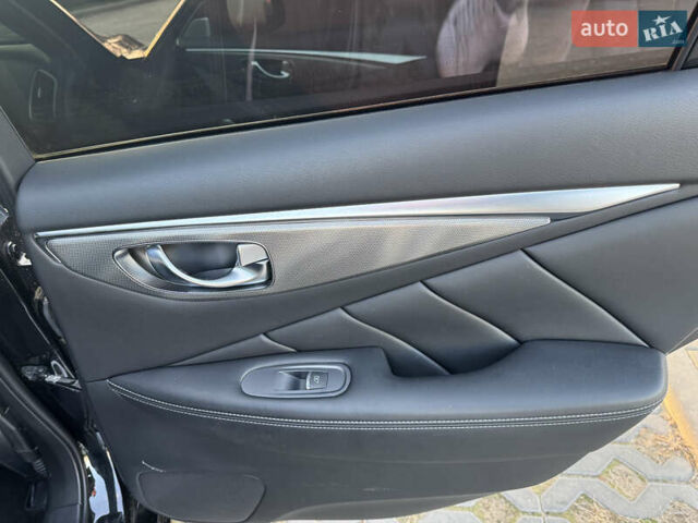 Чорний Інфініті Q50, об'ємом двигуна 3 л та пробігом 142 тис. км за 12500 $, фото 21 на Automoto.ua