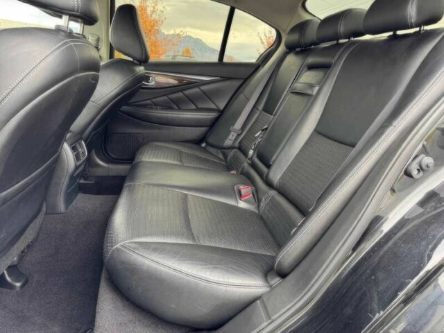 Чорний Інфініті Q50, об'ємом двигуна 3 л та пробігом 77 тис. км за 11400 $, фото 10 на Automoto.ua