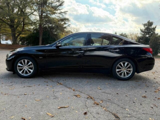 Чорний Інфініті Q50, об'ємом двигуна 2 л та пробігом 50 тис. км за 5500 $, фото 3 на Automoto.ua