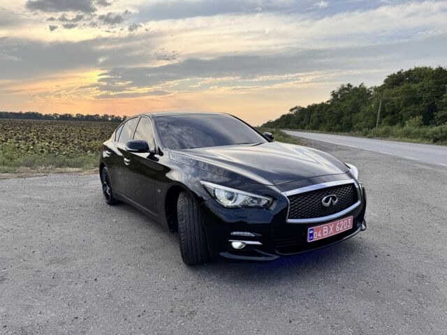 Черный Инфинити Q50, объемом двигателя 2 л и пробегом 61 тыс. км за 20000 $, фото 2 на Automoto.ua