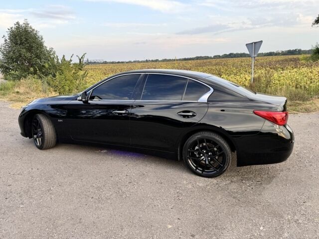 Черный Инфинити Q50, объемом двигателя 2 л и пробегом 61 тыс. км за 20000 $, фото 1 на Automoto.ua