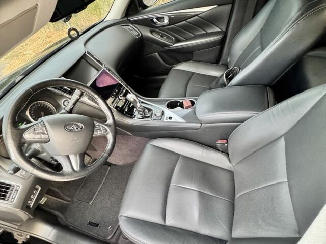 Черный Инфинити Q50, объемом двигателя 2 л и пробегом 61 тыс. км за 20000 $, фото 6 на Automoto.ua