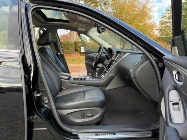 Чорний Інфініті Q50, об'ємом двигуна 2 л та пробігом 50 тис. км за 5500 $, фото 9 на Automoto.ua