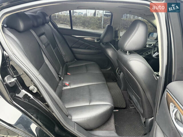 Чорний Інфініті Q50, об'ємом двигуна 3 л та пробігом 86 тис. км за 14500 $, фото 14 на Automoto.ua