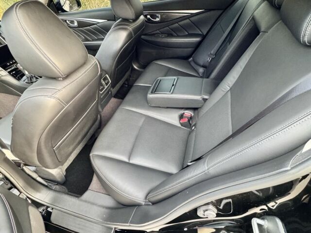 Черный Инфинити Q50, объемом двигателя 2 л и пробегом 61 тыс. км за 20000 $, фото 5 на Automoto.ua