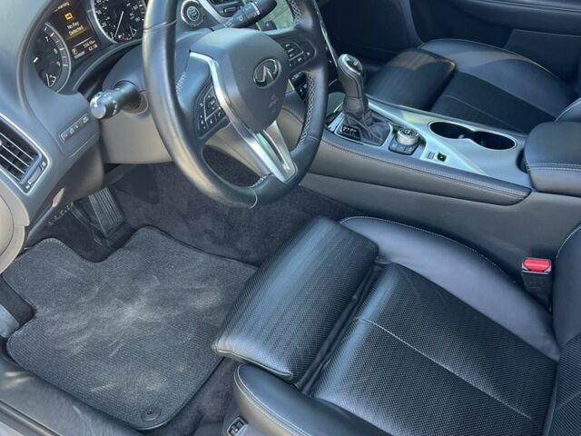 Чорний Інфініті Q50, об'ємом двигуна 3 л та пробігом 55 тис. км за 21300 $, фото 5 на Automoto.ua