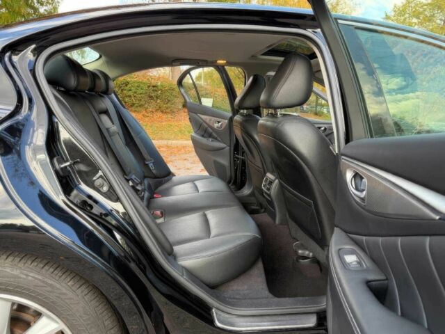 Чорний Інфініті Q50, об'ємом двигуна 2 л та пробігом 50 тис. км за 5500 $, фото 13 на Automoto.ua