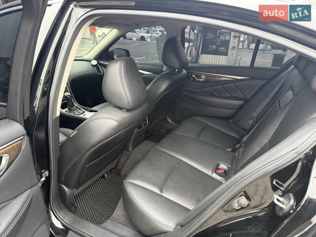 Чорний Інфініті Q50, об'ємом двигуна 3 л та пробігом 86 тис. км за 14500 $, фото 11 на Automoto.ua