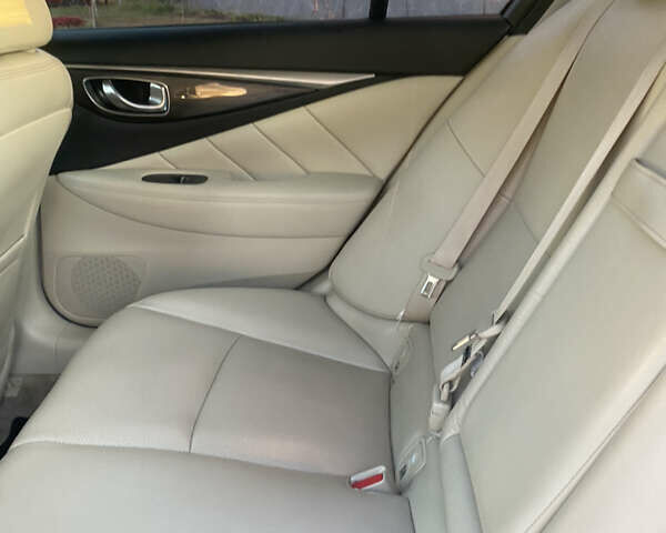 Черный Инфинити Q50, объемом двигателя 2.14 л и пробегом 90 тыс. км за 17200 $, фото 4 на Automoto.ua