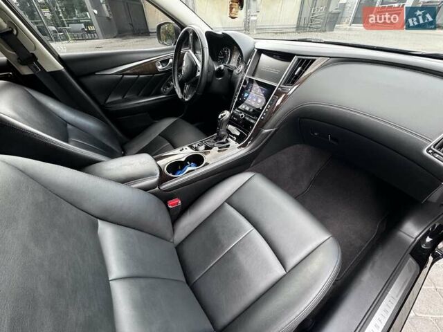 Чорний Інфініті Q50, об'ємом двигуна 1.99 л та пробігом 108 тис. км за 18000 $, фото 15 на Automoto.ua