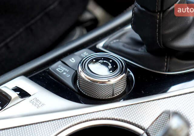 Чорний Інфініті Q50, об'ємом двигуна 3 л та пробігом 66 тис. км за 26500 $, фото 15 на Automoto.ua