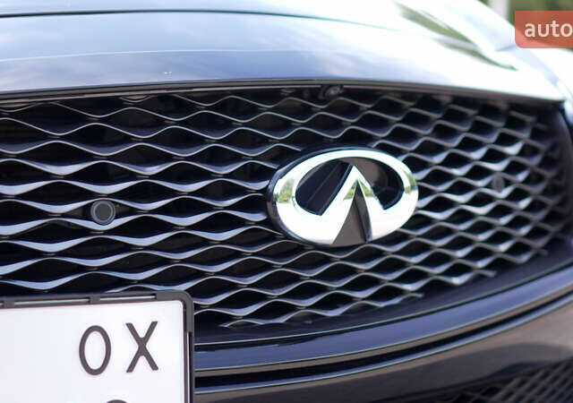 Чорний Інфініті Q50, об'ємом двигуна 3 л та пробігом 66 тис. км за 26500 $, фото 5 на Automoto.ua