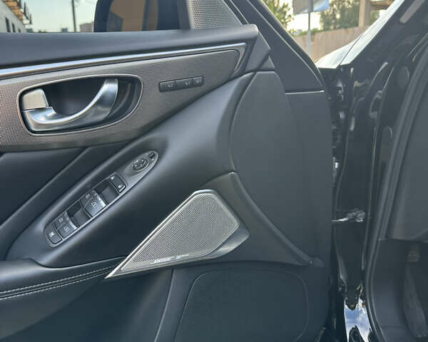Чорний Інфініті Q50, об'ємом двигуна 3 л та пробігом 89 тис. км за 17600 $, фото 27 на Automoto.ua