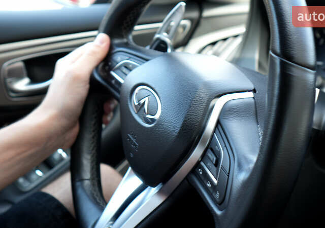 Чорний Інфініті Q50, об'ємом двигуна 3 л та пробігом 66 тис. км за 26500 $, фото 13 на Automoto.ua