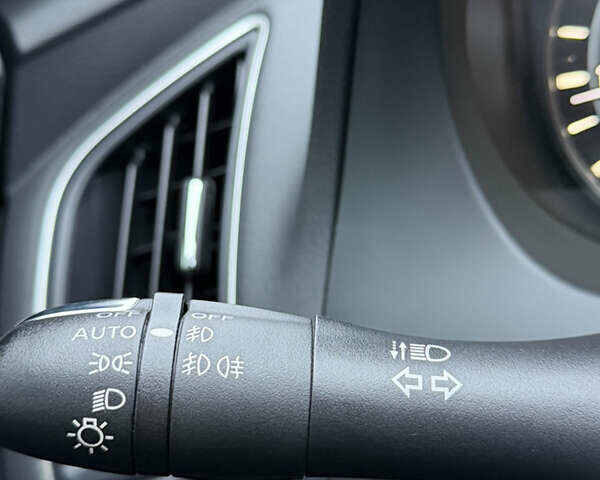 Черный Инфинити Q50, объемом двигателя 1.99 л и пробегом 38 тыс. км за 21500 $, фото 40 на Automoto.ua