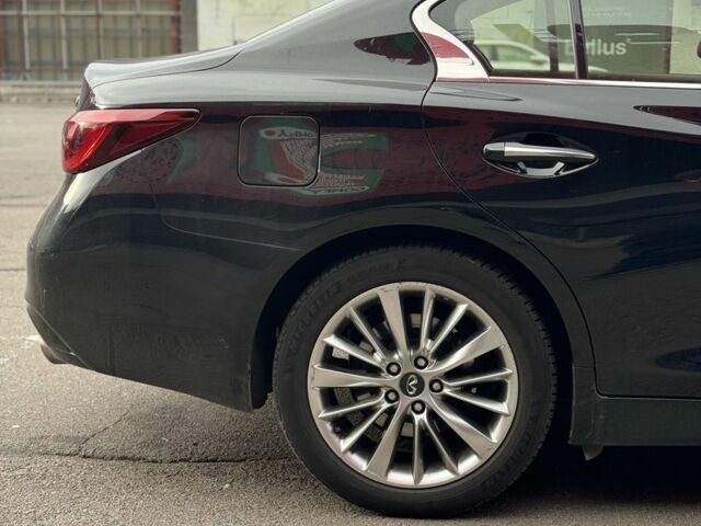 Черный Инфинити Q50, объемом двигателя 2 л и пробегом 66 тыс. км за 20000 $, фото 4 на Automoto.ua