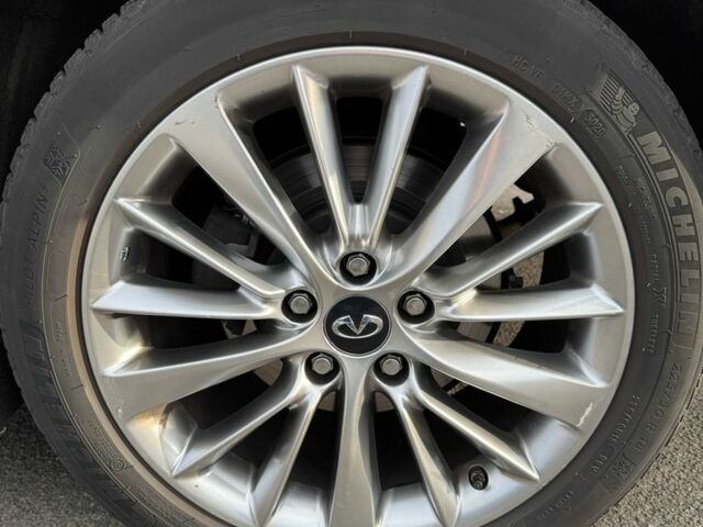 Черный Инфинити Q50, объемом двигателя 2 л и пробегом 66 тыс. км за 20000 $, фото 19 на Automoto.ua