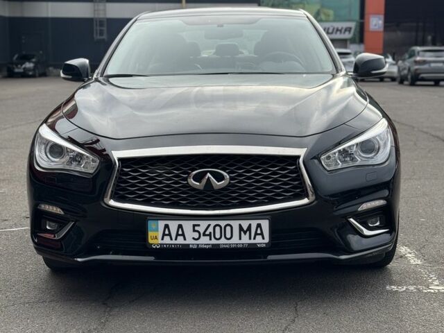 Черный Инфинити Q50, объемом двигателя 2 л и пробегом 66 тыс. км за 20000 $, фото 1 на Automoto.ua