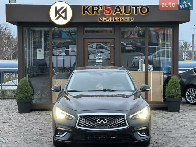 Чорний Інфініті Q50, об'ємом двигуна 3 л та пробігом 105 тис. км за 19700 $, фото 3 на Automoto.ua