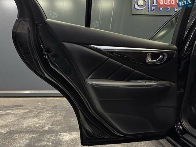 Черный Инфинити Q50, объемом двигателя 1.99 л и пробегом 69 тыс. км за 25500 $, фото 4 на Automoto.ua