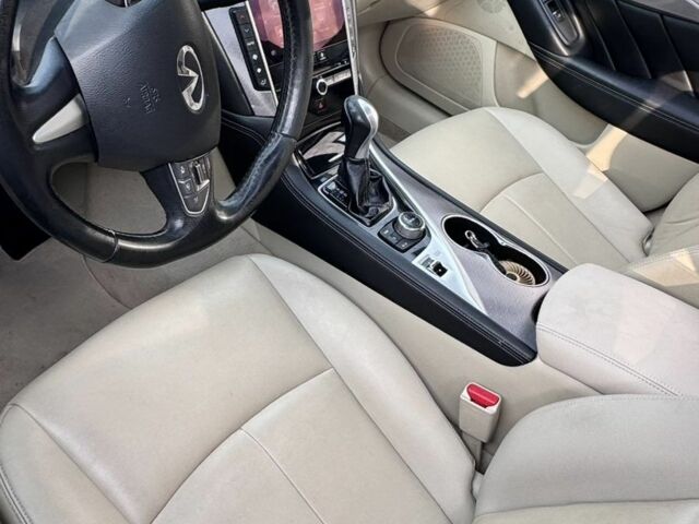 Червоний Інфініті Q50, об'ємом двигуна 2 л та пробігом 197 тис. км за 12300 $, фото 16 на Automoto.ua