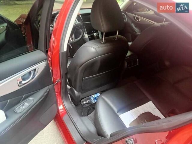 Красный Инфинити Q50, объемом двигателя 3 л и пробегом 75 тыс. км за 25499 $, фото 6 на Automoto.ua