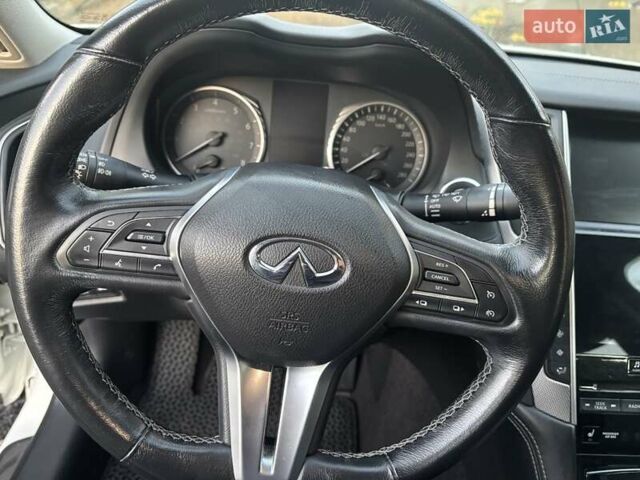 Инфинити Q50, объемом двигателя 1.99 л и пробегом 96 тыс. км за 19100 $, фото 11 на Automoto.ua