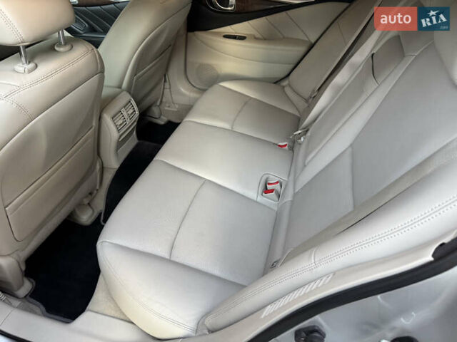 Серый Инфинити Q50, объемом двигателя 3.5 л и пробегом 89 тыс. км за 16000 $, фото 25 на Automoto.ua