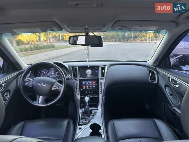Серый Инфинити Q50, объемом двигателя 2.14 л и пробегом 136 тыс. км за 16000 $, фото 5 на Automoto.ua