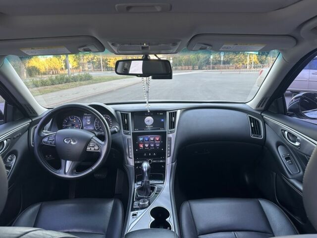 Сірий Інфініті Q50, об'ємом двигуна 2.1 л та пробігом 136 тис. км за 16000 $, фото 1 на Automoto.ua