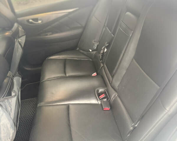 Сірий Інфініті Q50, об'ємом двигуна 2.14 л та пробігом 262 тис. км за 15500 $, фото 13 на Automoto.ua