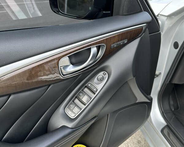 Серый Инфинити Q50, объемом двигателя 3.7 л и пробегом 171 тыс. км за 14900 $, фото 15 на Automoto.ua