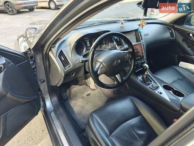 Серый Инфинити Q50, объемом двигателя 2.14 л и пробегом 210 тыс. км за 14100 $, фото 3 на Automoto.ua