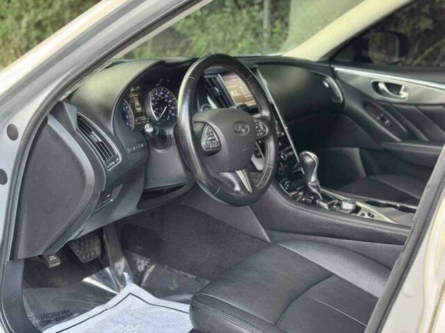 Серый Инфинити Q50, объемом двигателя 3.7 л и пробегом 75 тыс. км за 2600 $, фото 7 на Automoto.ua