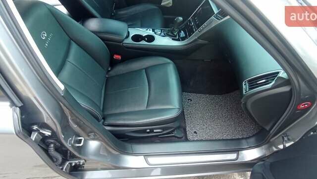 Серый Инфинити Q50, объемом двигателя 2.14 л и пробегом 144 тыс. км за 16000 $, фото 1 на Automoto.ua