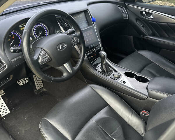 Серый Инфинити Q50, объемом двигателя 2.14 л и пробегом 201 тыс. км за 10200 $, фото 4 на Automoto.ua