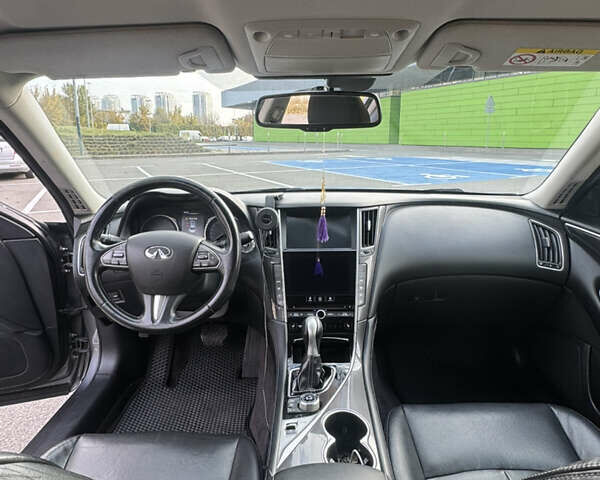 Серый Инфинити Q50, объемом двигателя 2.14 л и пробегом 141 тыс. км за 15000 $, фото 4 на Automoto.ua
