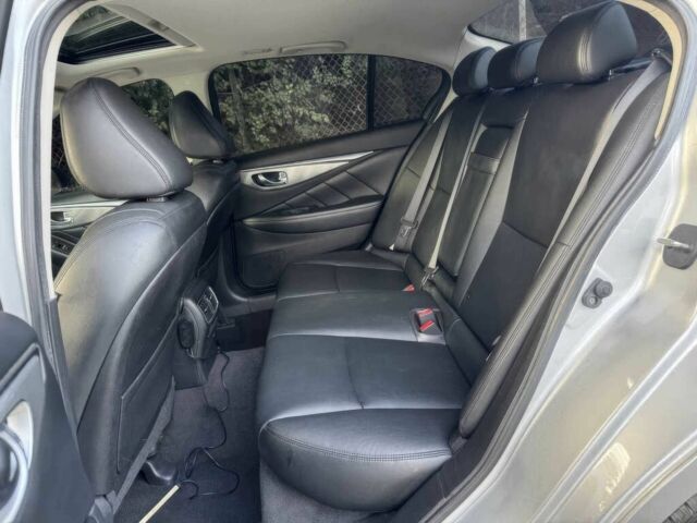 Серый Инфинити Q50, объемом двигателя 3.7 л и пробегом 75 тыс. км за 2600 $, фото 10 на Automoto.ua