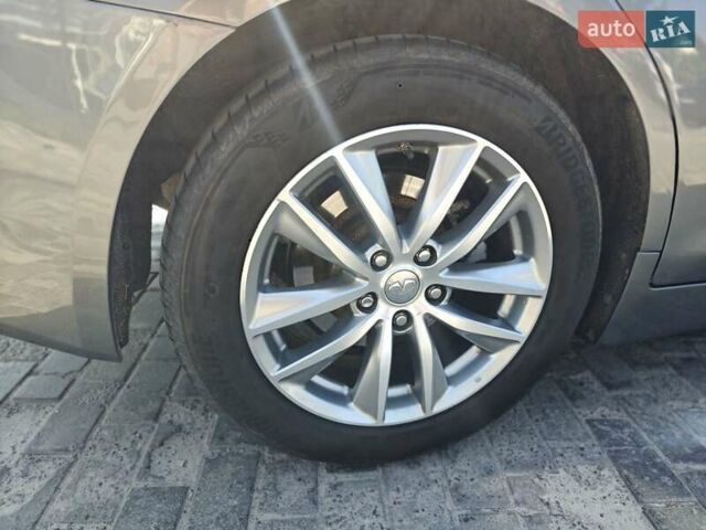 Серый Инфинити Q50, объемом двигателя 2.14 л и пробегом 210 тыс. км за 14100 $, фото 5 на Automoto.ua