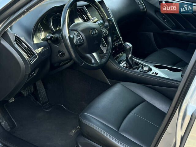 Сірий Інфініті Q50, об'ємом двигуна 1.99 л та пробігом 199 тис. км за 13499 $, фото 6 на Automoto.ua