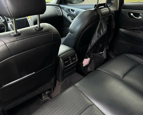 Серый Инфинити Q50, объемом двигателя 2.14 л и пробегом 107 тыс. км за 15499 $, фото 4 на Automoto.ua