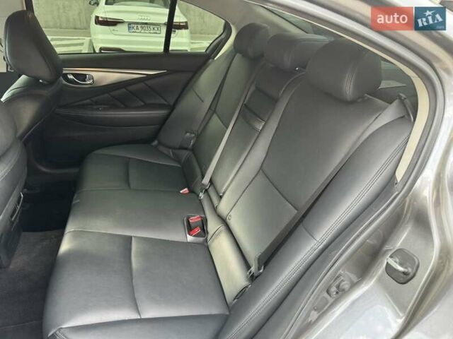 Серый Инфинити Q50, объемом двигателя 1.99 л и пробегом 190 тыс. км за 11900 $, фото 12 на Automoto.ua