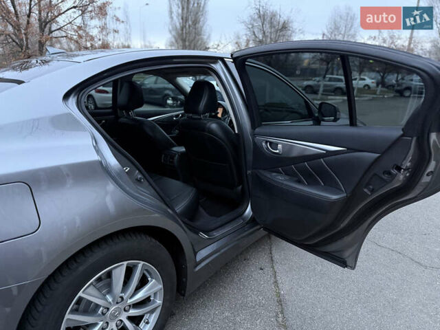 Серый Инфинити Q50, объемом двигателя 1.99 л и пробегом 180 тыс. км за 13900 $, фото 11 на Automoto.ua