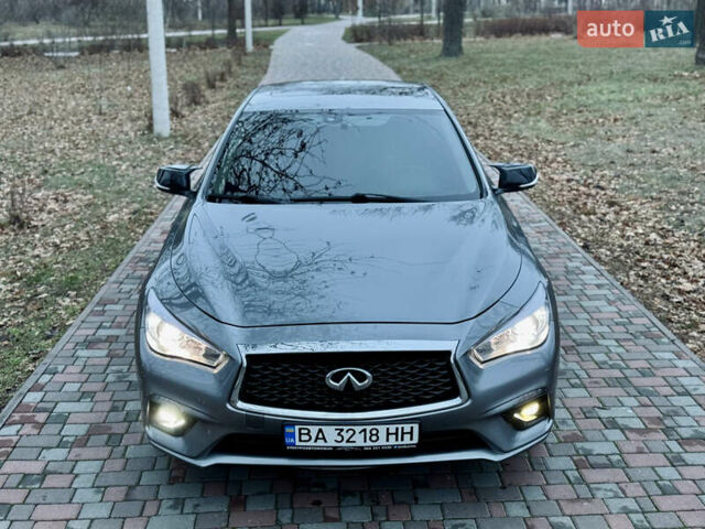 Серый Инфинити Q50, объемом двигателя 3 л и пробегом 86 тыс. км за 14699 $, фото 5 на Automoto.ua