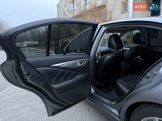 Серый Инфинити Q50, объемом двигателя 1.99 л и пробегом 180 тыс. км за 13900 $, фото 9 на Automoto.ua