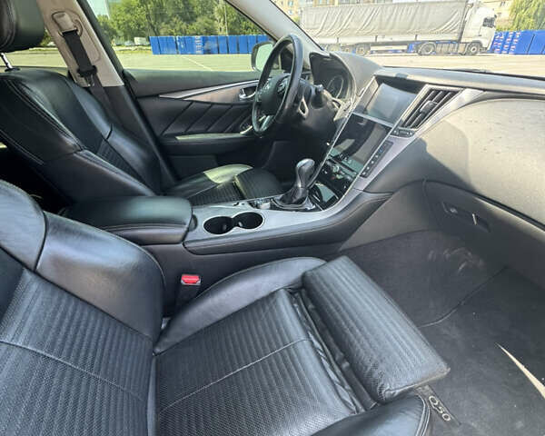 Серый Инфинити Q50, объемом двигателя 3 л и пробегом 200 тыс. км за 18000 $, фото 4 на Automoto.ua